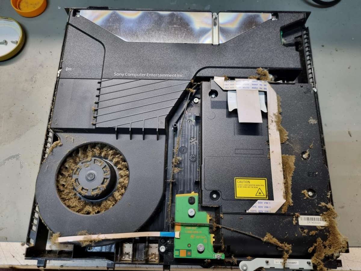 PS5 console cleaning